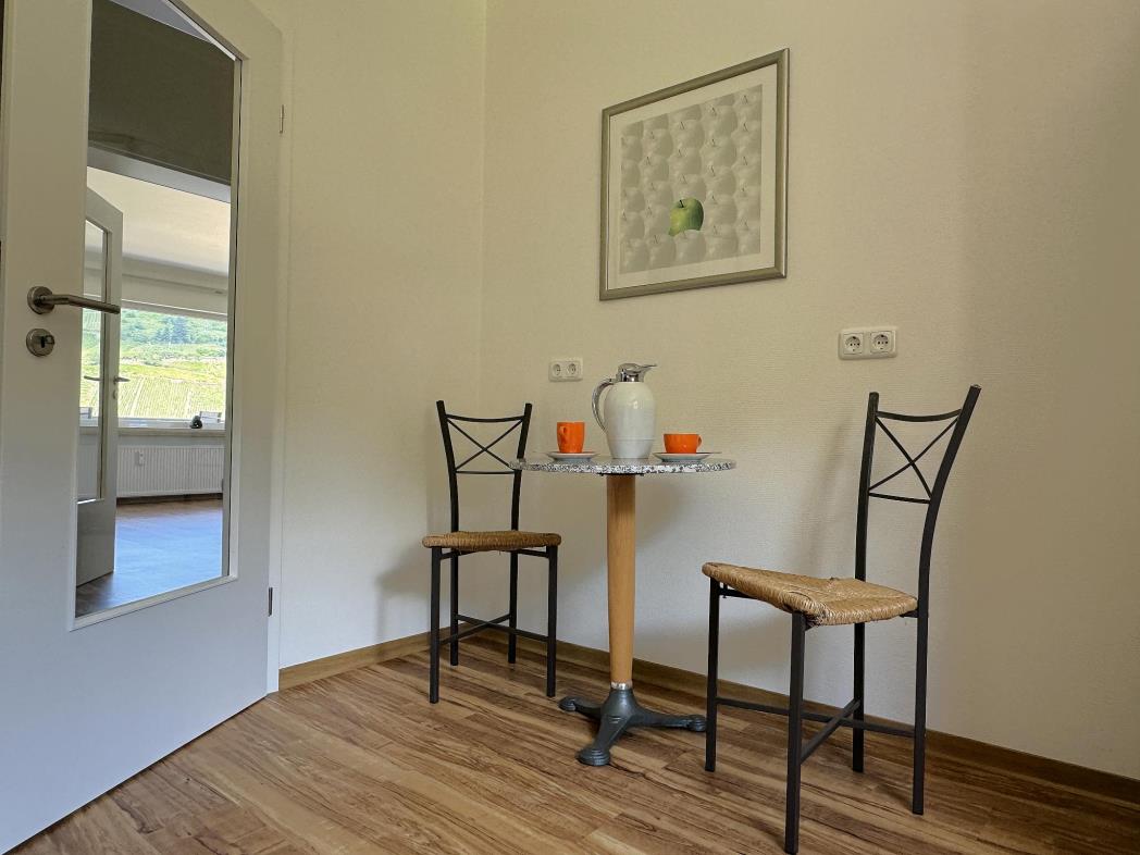 Essecke in der Küche - Mosel Urlaub in Ferienwohnung Mosel Fewo43, Marientaler Au 43, 56856 Zell (Mosel)